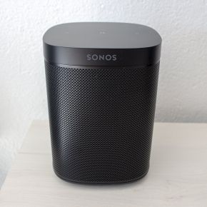 149217-speakers-review-hands-on-sonos-one-sl-speaker-initial-review-an-updated-play1-with-great-design-and-privacy-image1-5ojdants8q